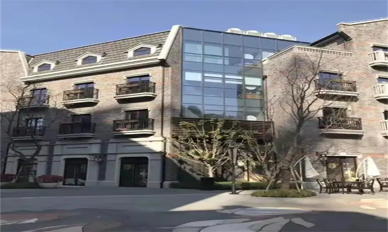 绿都绣云里